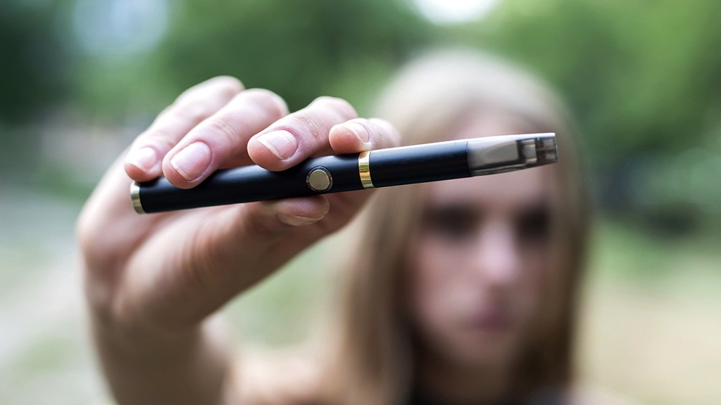 TATABÁNYÁN MENNYIEN SZÍVJÁK? Az e-cigaretta sokkal veszélyesebb lehet, mint korábban gondolták
