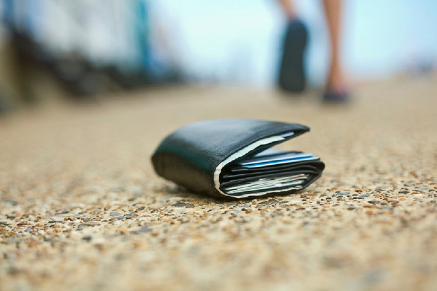 TATABÁNYA, “ÍGY SZERETLEK”: Találtak egy tárcát, gyorsan el is kezdték költeni más pénzét