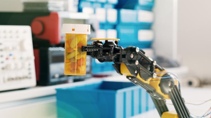 A JÖVŐ ELKEZDŐDÖTT TATABÁNYA KERTVÁROSBAN: az első gyógyszertári robot Magyarországon 