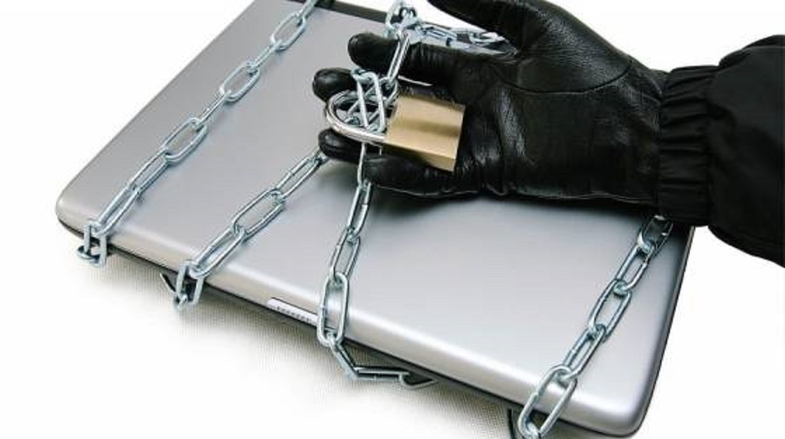 ELKAPTÁK A 43 ÉVES TOLVAJ NŐT TATABÁNYÁN: Laptopot lopott egy iskolából