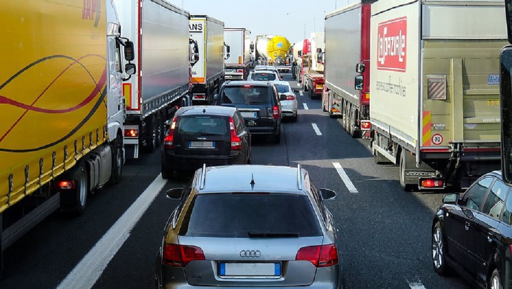 FELFÜGGESZTIK A MELÓT AZ M1-ESEN A RENDKÍVÜLI HELYZET MIATT! Ma és holnap visszabontják a tereléseket