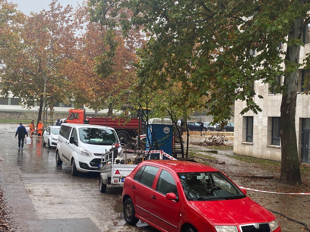 MEGKEZDTÉK A TATABÁNYAI KÖNYVTÁR MELLETTI PARKOLÓ FELÚJÍTÁSÁT! Forgalomkorlátozásra számítson