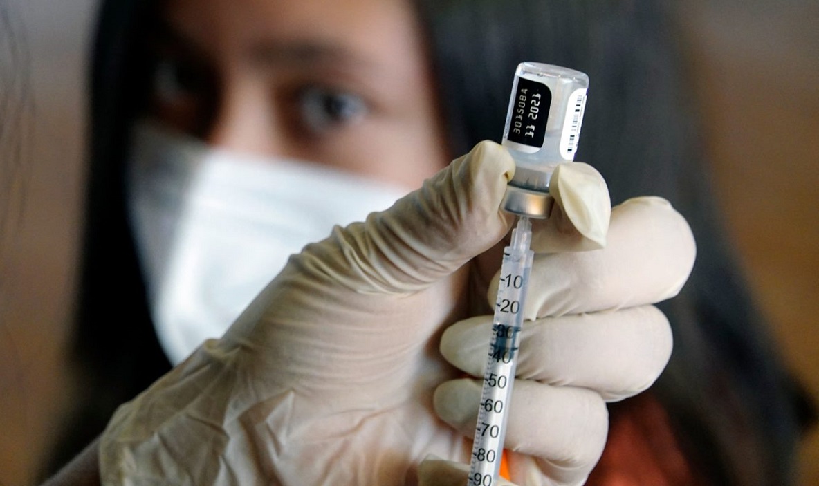 NINCS MEGÁLLÁS A KORONAVÍRUS OLTÁSNÁL: a Pfizer fél éveseket olt hamarosan