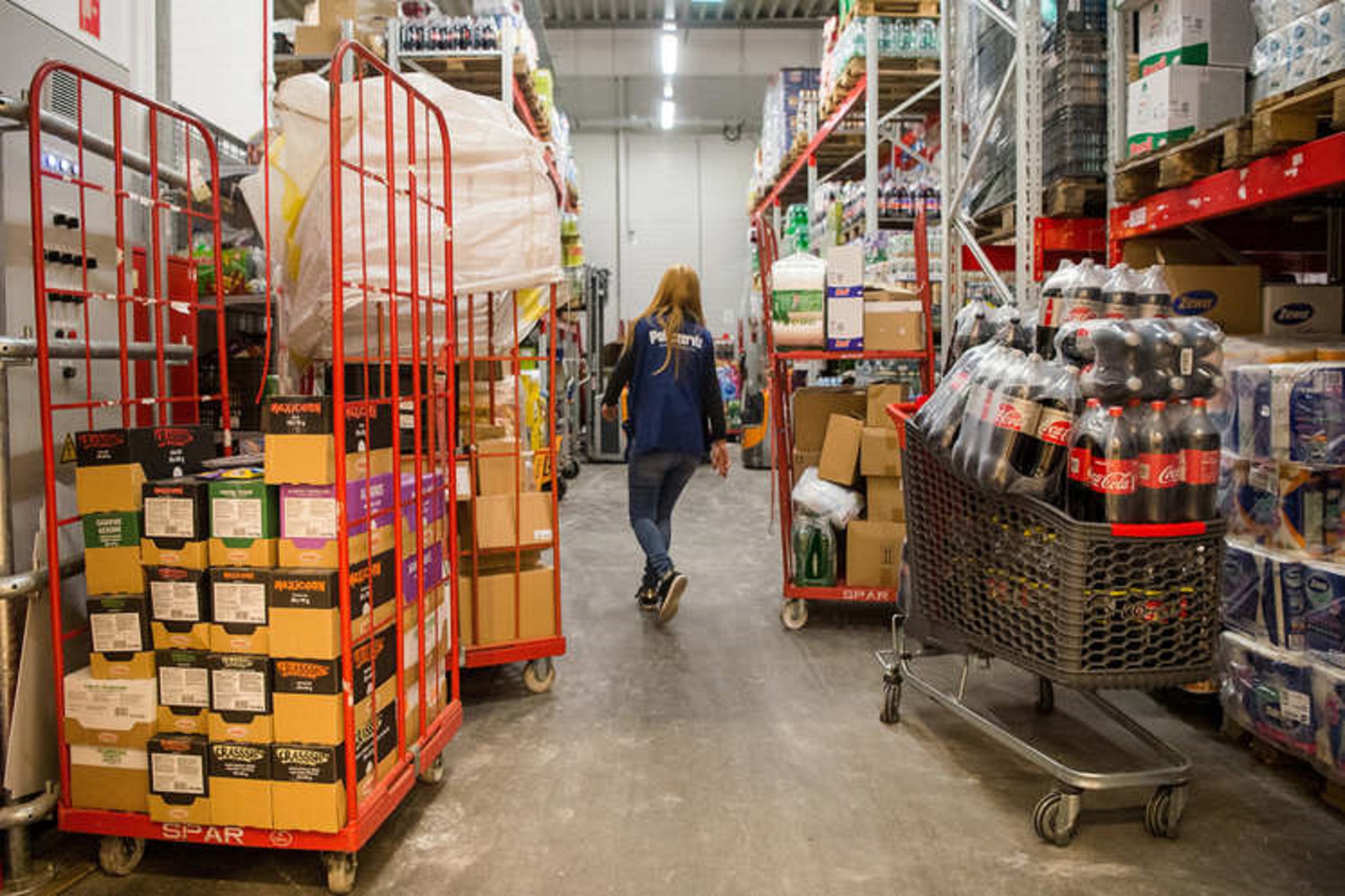 MÉGSEM OLTJÁK BE SORON KÍVÜL A TESCO ÉS A SPAR RAKTÁROSAIT! Megcáfolták a kormánylapot!