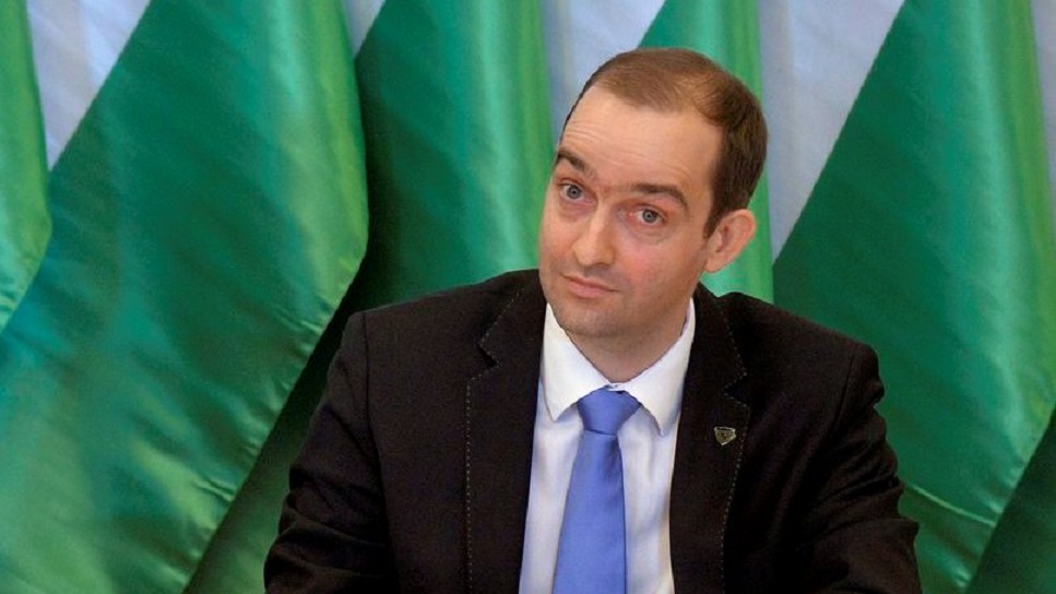 MIÉRT HASZNÁLJA SCHMIDT A CSALÁDJÁT POLITIKAI CÉLJAIRA? Nem mondták, hogy ne tegye?