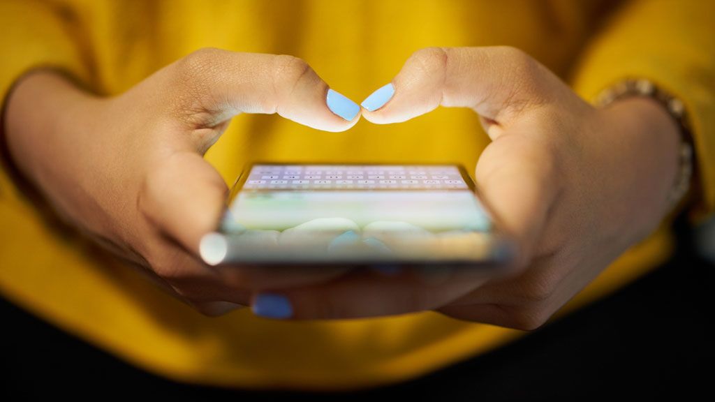 BRUTÁLIS ÁTVERŐ-SHOW: Becsapnak a szolgáltatók az sms-díjakkal? Vizsgálat indult