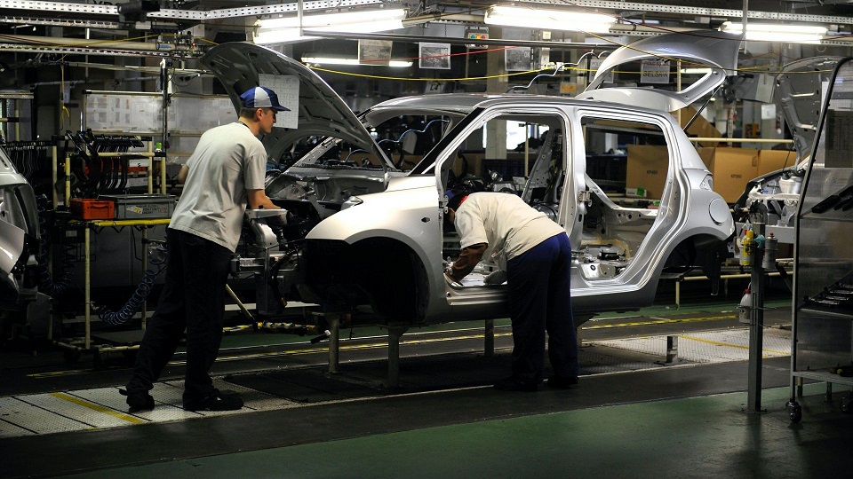 BAJBAN AZ AUTÓGYÁRAK IS: Az Audi után bezár a Suzuki, a Mercedes és a BMW is