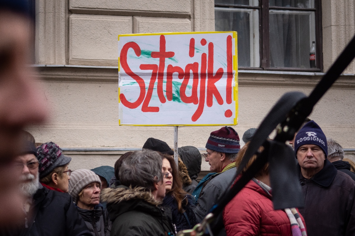 ORSZÁGOS SZTRÁJK JÖHET! Tatabányán hányan mernek csatlakozni?