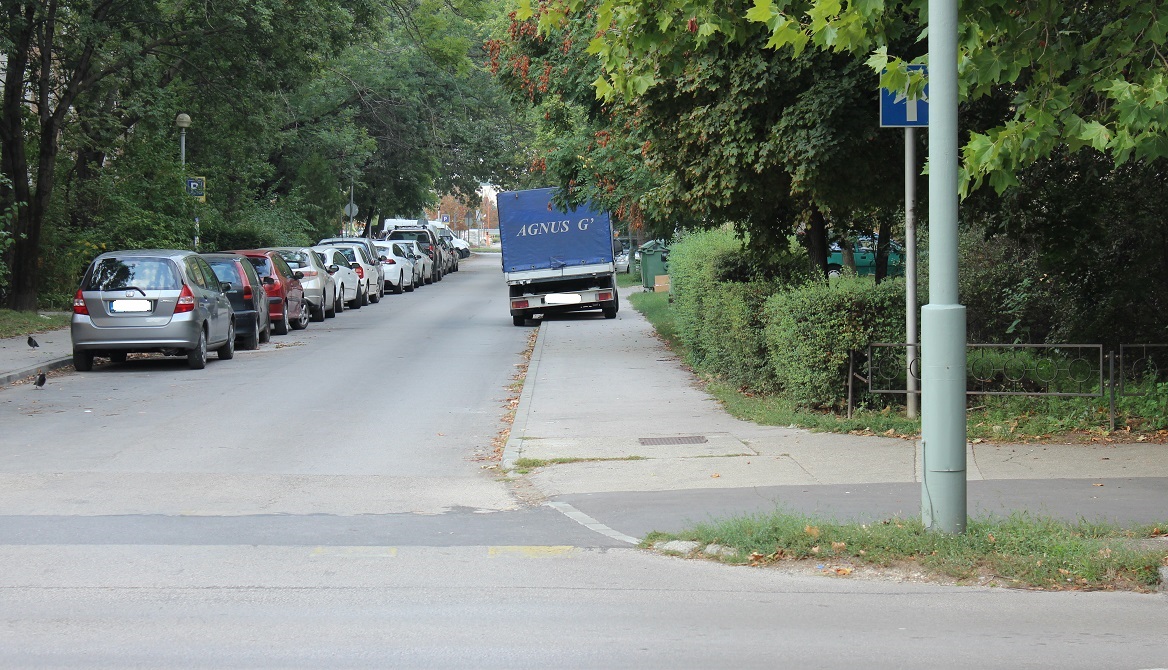 TATABÁNYAI TAHÓ PARKOLÁS! Mit neki a többiek, csak ő tudjon megállni
