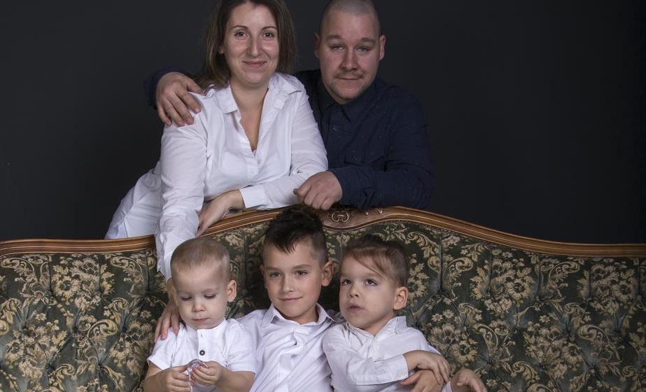 HEROIKUS KÜZDELEM EGY TATABÁNYAI CSALÁDBAN: Három fiúból kettő SMA-val született