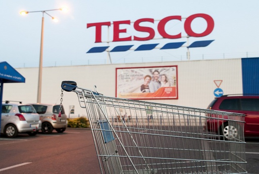 KOMOLY BÓNUSZT KAPNAK A TATABÁNYAI TESCO DOLGOZÓK IS! Így ismerik el  munkájukat