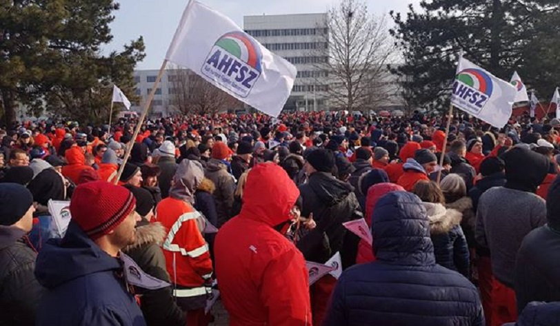 OLAJAT ÖNTÖTTEK AZ AUDI VEZETŐI A TŰZRE! Megszereztük az autógyár ajánlatát is.