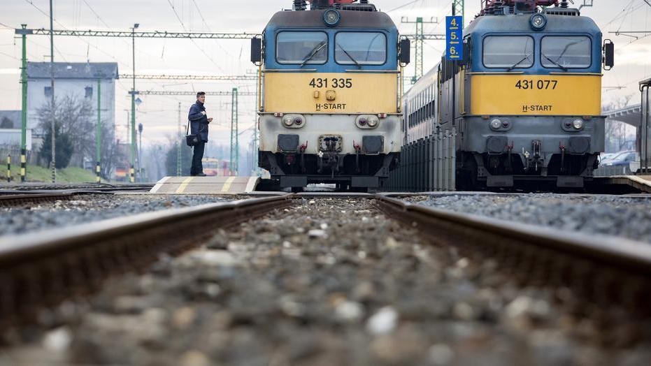 MÁSKÉPP JÁRNAK A VONATOK TATABÁNYÁN! Ideiglenes változás a közlekedésben