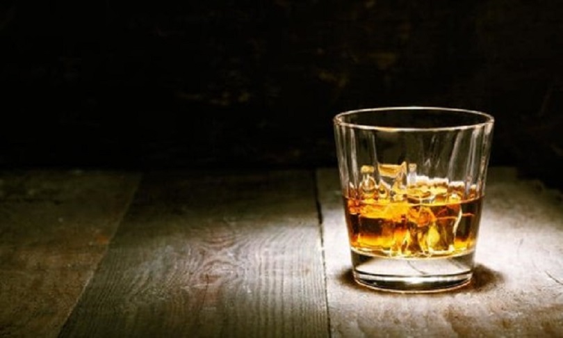WHISKY “RABLÓ” A TATABÁNYAI SZÉGYENPADON: megöléssel fenyegette a rendőröket is