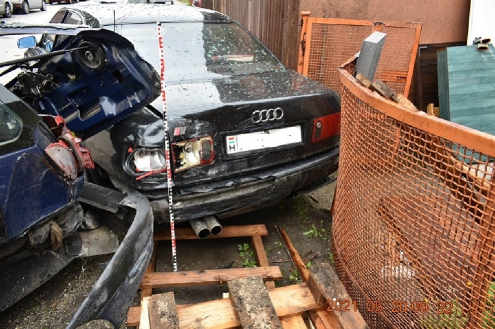 TATABÁNYAI TOLVAJ- RALLY: Lopott kocsival, részegen tört össze egy parkoló autót