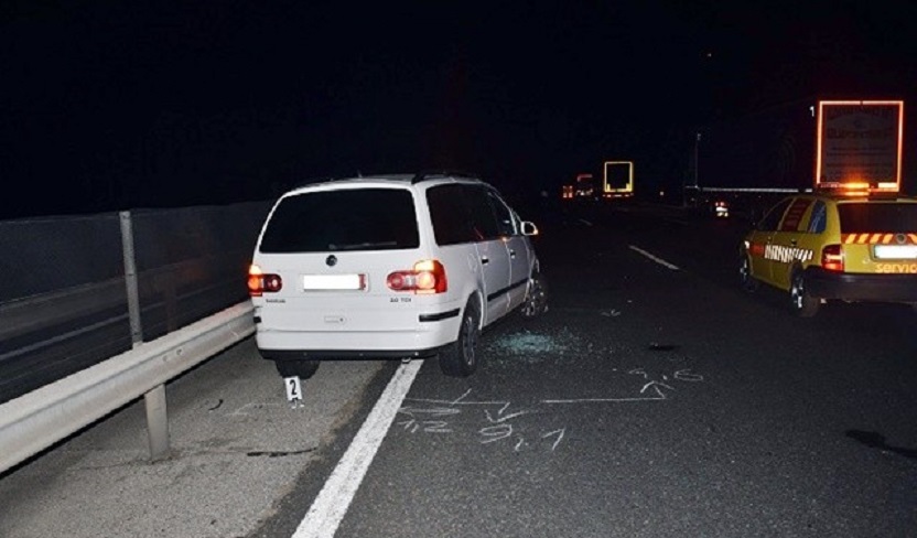 ÉLETÉT VESZTETTE AZ M1-ESEN FÉLIG KILÓGVA KARAMBOLOZÓ SOFŐR! Döbbenetes baleset