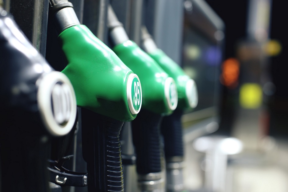 TATABÁNYAI AUTÓSOK, KÉSZÜLJETEK: Holnaptól megint csökkennek az üzemanyagárak