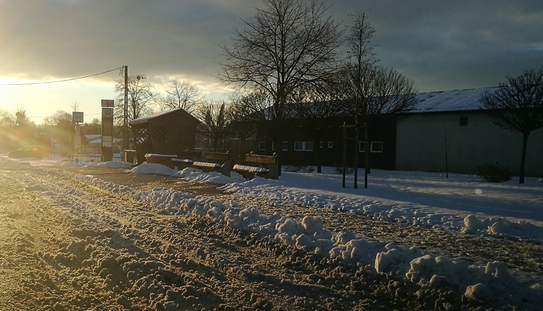 HOGY ÁLL A HÓHÁNYÓ T-SZOL: Sokat segített az időjárás Tatabányán a hóeltakarításban