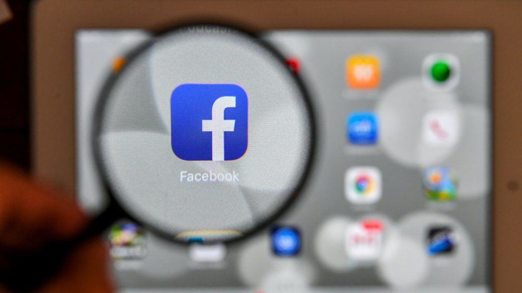 ROSSZ HÍR A TATABÁNYAI BÉRTROLLOKNAK IS: Változik a kommentelés a Facebookon
