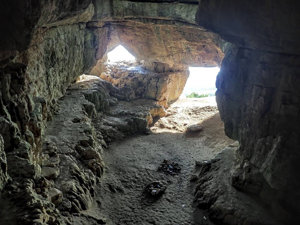 TATABÁNYÁRA JÖN HOLLYWOOD ! Mától napokra lezárják a Szelim-barlangot