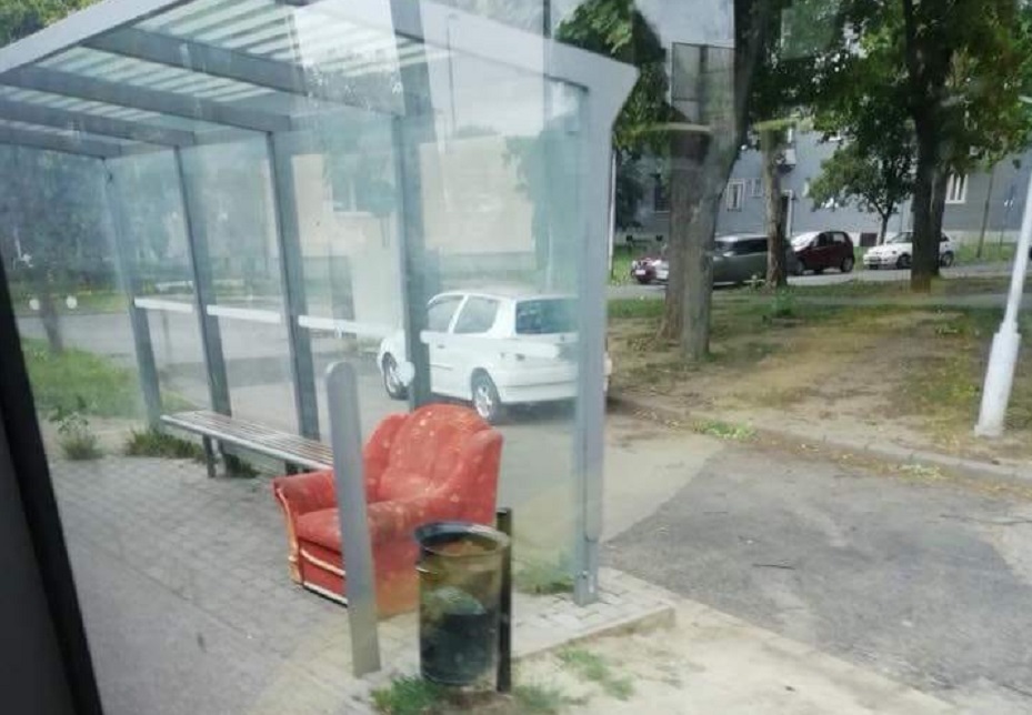 KREATÍV TATABÁNYA! Nem kell ide T-Busz, Ön is otthonossá teheti saját buszmegállóját.