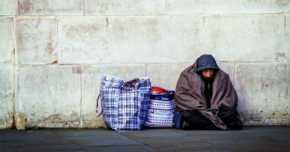 TÉNYLEG KOMOLYAN GONDOLJÁK? Ha eltüntetik az utcáról a hajléktalanokat Tatabányán is, megszűnik a hajléktalanság?