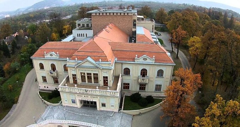 Tudták, hogy már 100 éves Tatabánya ikonikus épülete, a tatabányai Jászai Mari Színház?
