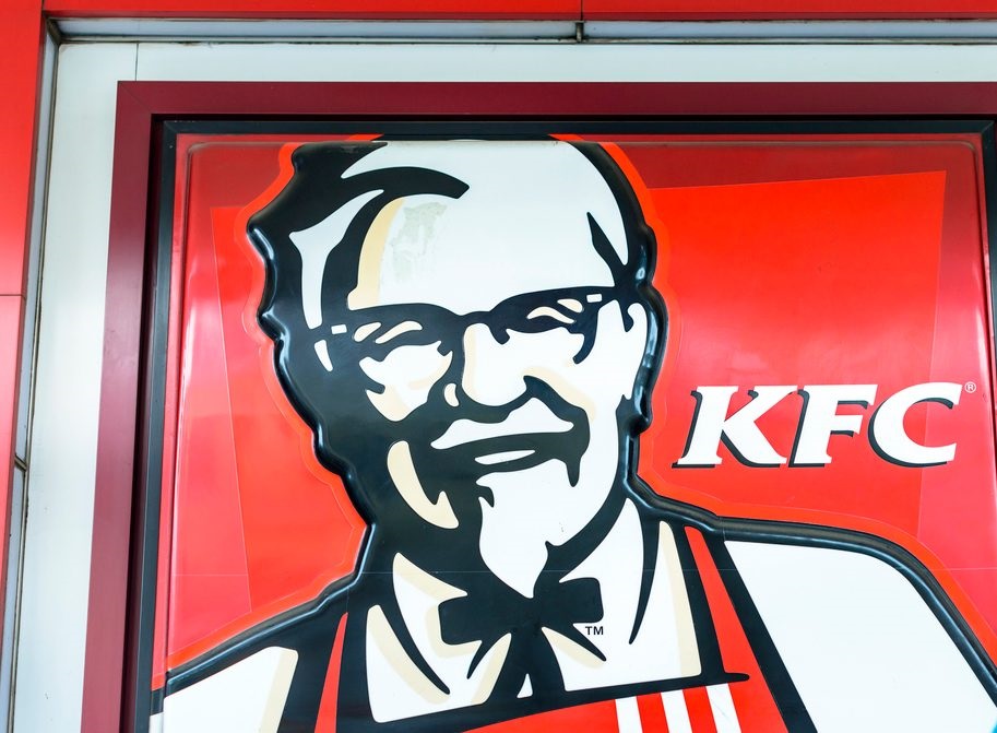 REAGÁLT A KFC A TATABÁNYAI KAMUKÖZLEMÉNYRE! Elhatárolódnak és megteszik a megfelelő lépéseket