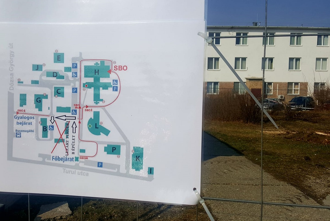 LEZÁRÁS A SZENT BORBÁLA KÓRHÁZBAN! Az udvar egy részén dolgoznak