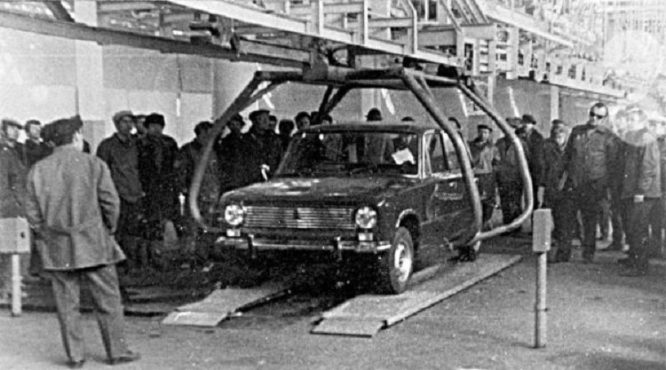 lada-szalagvegen-automotor-hu.jpg