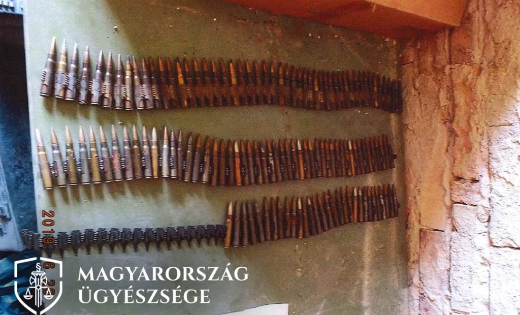 TATAI ILLEGÁLIS FEGYVER GAZDÁJÁT VISZIK BÍRÓ ELÉ: 127 lőszerét, régi laktanyában tartotta 