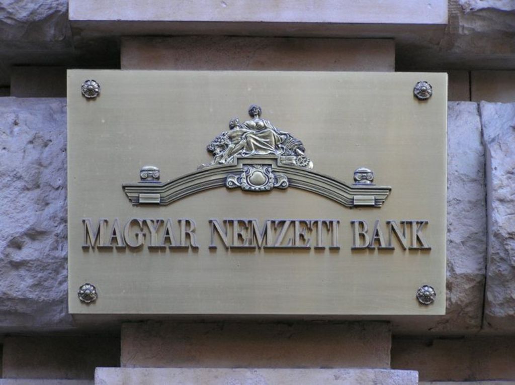 Figyelmeztet a Magyar Nemzeti Bank: pofátlan trükkel próbálják lenyúlni a pénzed a csalók