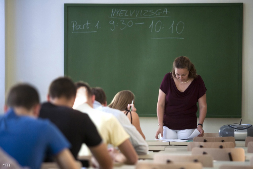 Az első nyelvvizsgát ingyenesen szerezhetik meg jövőre a tatabányai fiatalok is