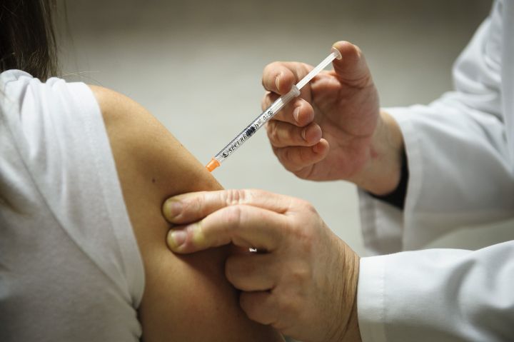 ROSSZ HÍR, AKI TATABÁNYÁN KÍNAI OLTÁST KAPOTT: kínaiak ismerték el, nem elég jó a vakcina