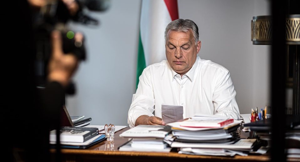 MINDENKINEK KÖTELEZŐ LESZ A MASZK: Orbán mai videójában beharangozta az általános viseletet