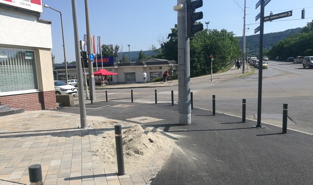 oszlop-bicikliutban-dozsakerttb-02.jpg
