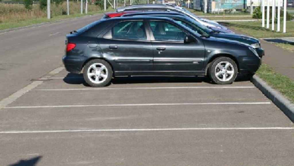 Nagyszerű hír: Ingyenesen parkolhatnak a két ünnep között Tatabányán