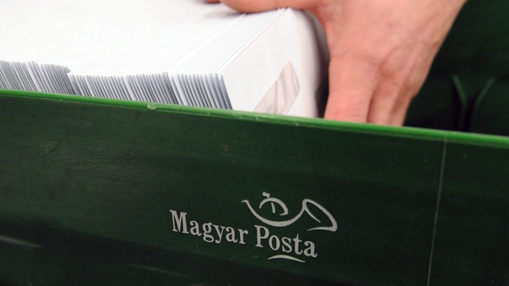 Május közepétől változnak a postai díjak: egyes leveleket drágábban adhatunk fel Tatabányán is