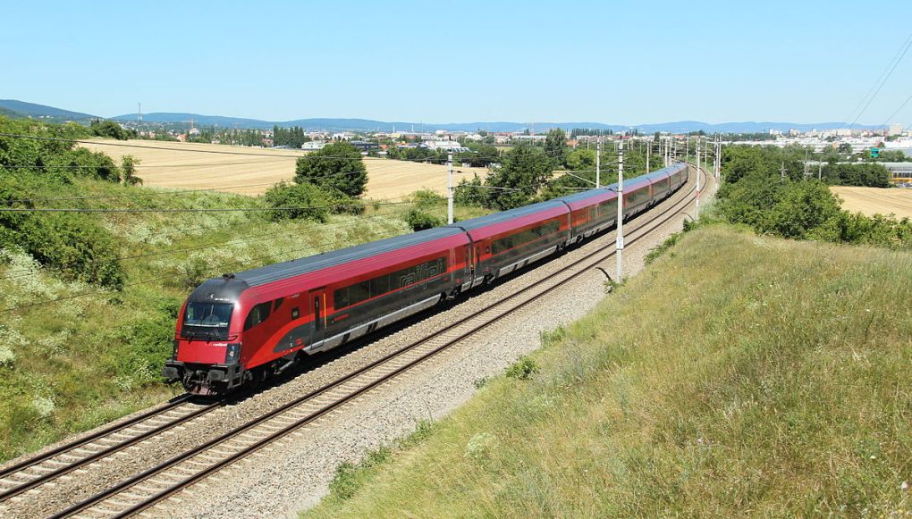Megindult a vasúti forgalom Ausztriában Hegyeshalomnál