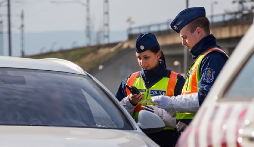 JOGSI NÉLKÜL A HELYI VAGÁNY: a tatabányai zsaruk az autón is találtak fogást 
