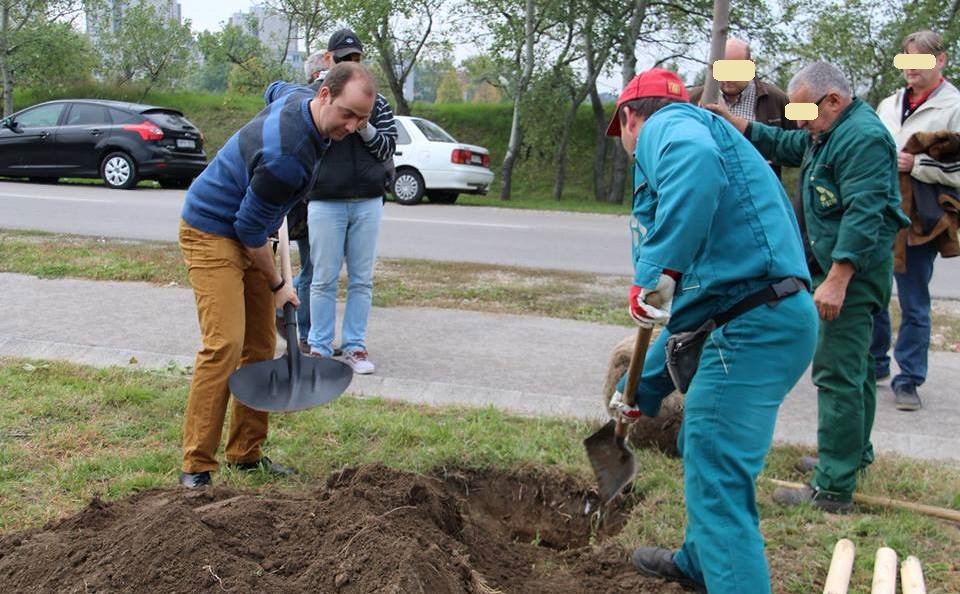 VÉRLÁZÍTÓ VÁLASZOK SCHMIDT CSABÁTÓL A FOGADÓÓRÁJÁN! Tényleg ennyire hülyének nézi a tatabányaiakat?