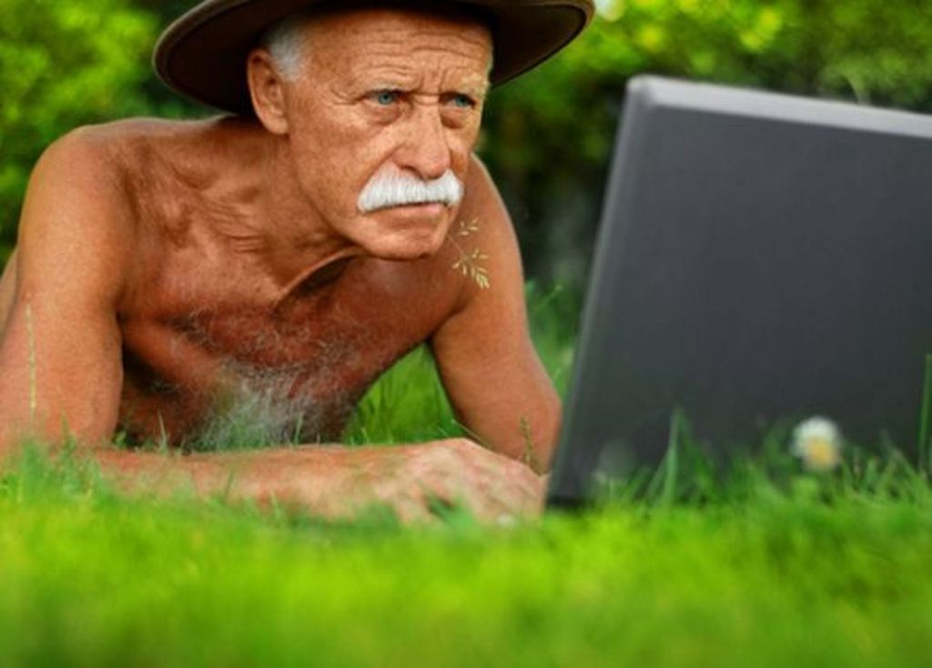 Ötezer nyugdíjas kap számítógépet ajándékba. Inkább méltó nyugdíjat kaphatnának