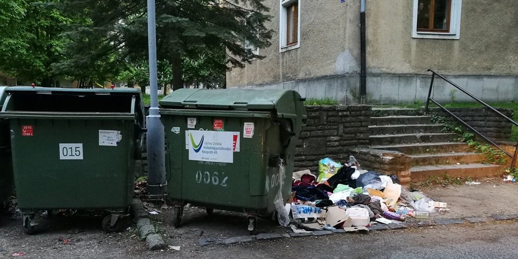 Most aztán megijedhet minden szemét: Két kocsiba is szerelnek térfigyelő kamerákat a közterület-felügyelőknek Tatabányán