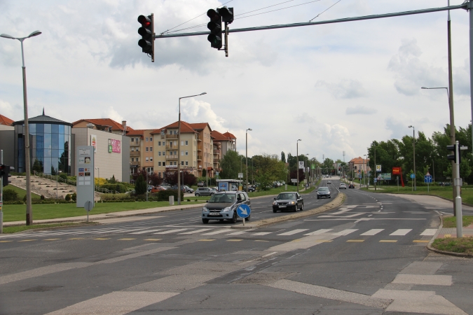 Iskolakezdésre hétfőtől félpályás útlezárás és sebességkorlátozás a Szent Borbálán, változik a buszközlekedés is.
