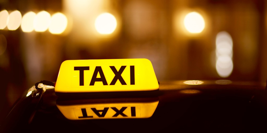 Januártól csak 10 évesnél fiatalabb autóval lehet taxizni