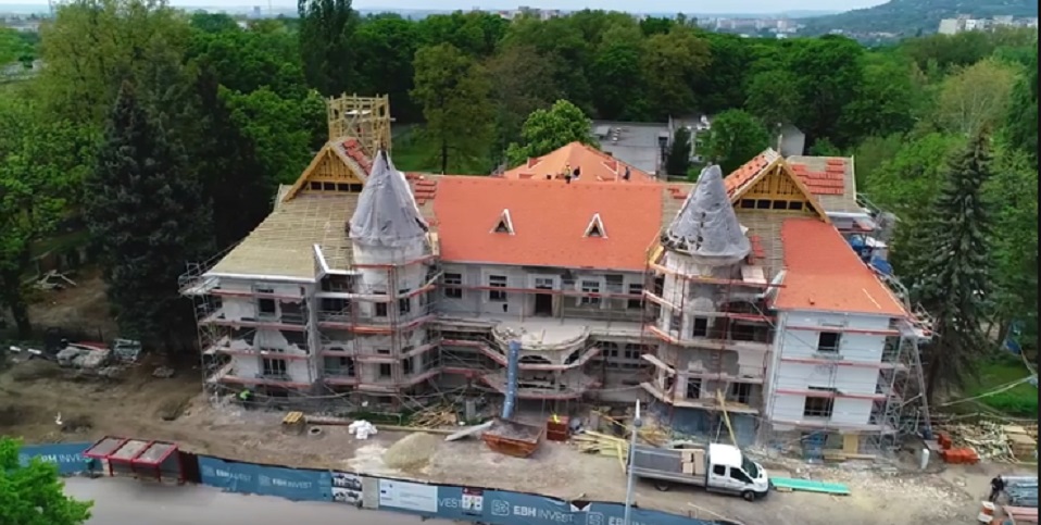 EZT RAKJÁK 150 MILLIÓÉRT A TULIPÁNOS HÁZBA: Mutatjuk a részleteket