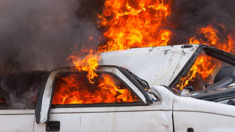 KIGYULLADT EGY TEHERAUTÓ TATABÁNYA ELŐTT: az autópályára rohantak a tűzoltók