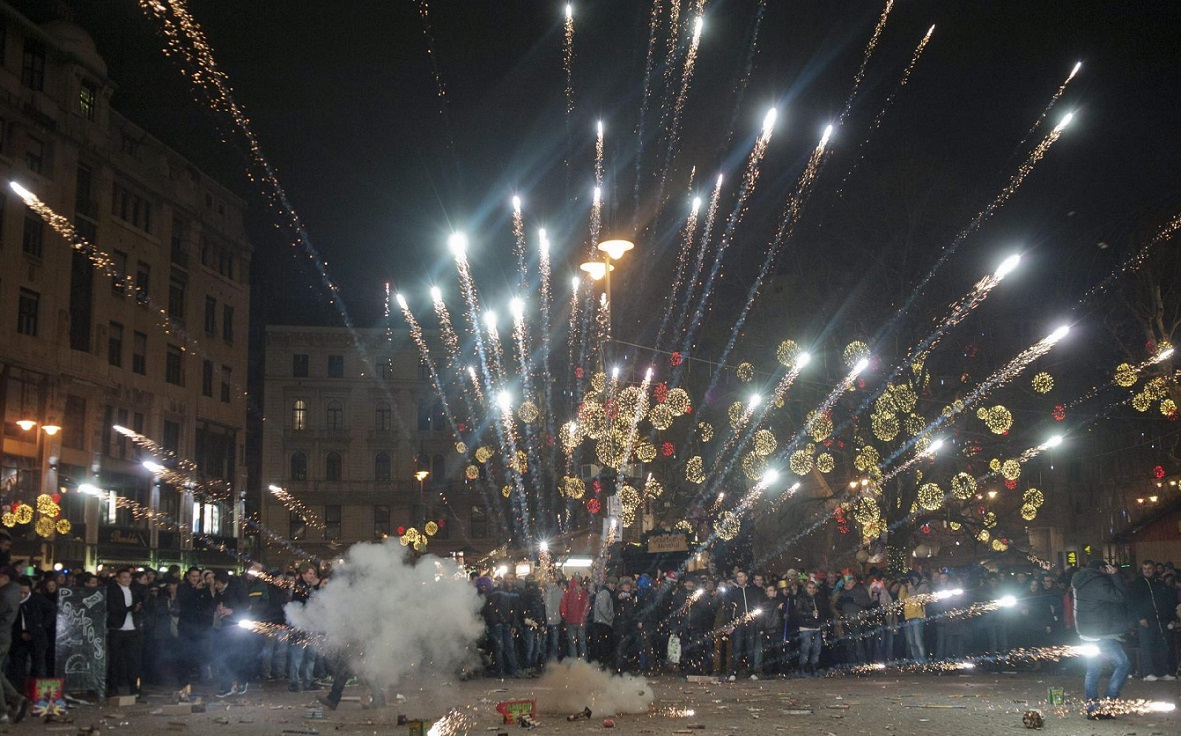 NYOMATÉKOSAN FIGYELMEZTET A KORMÁNY: NO, PIRO! Sehol, semmi, tüzijáték sem!