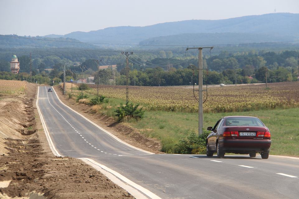 ELKÉSZÜLT AZ 544 MILLIÓS  ÚTFEJLESZTÉS A TATABÁNYAI IPARI PARKBAN: Kicsit drága 1,4 kilométer, de a miénk