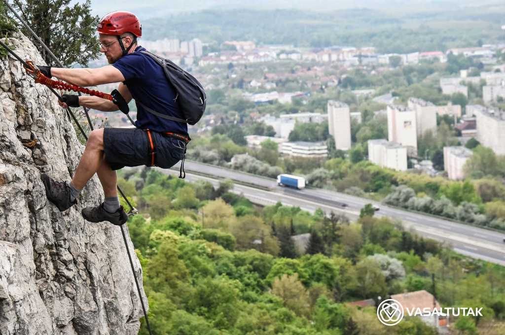 Via ferrata: hegymászás korszerű eszközökkel Tatabányán